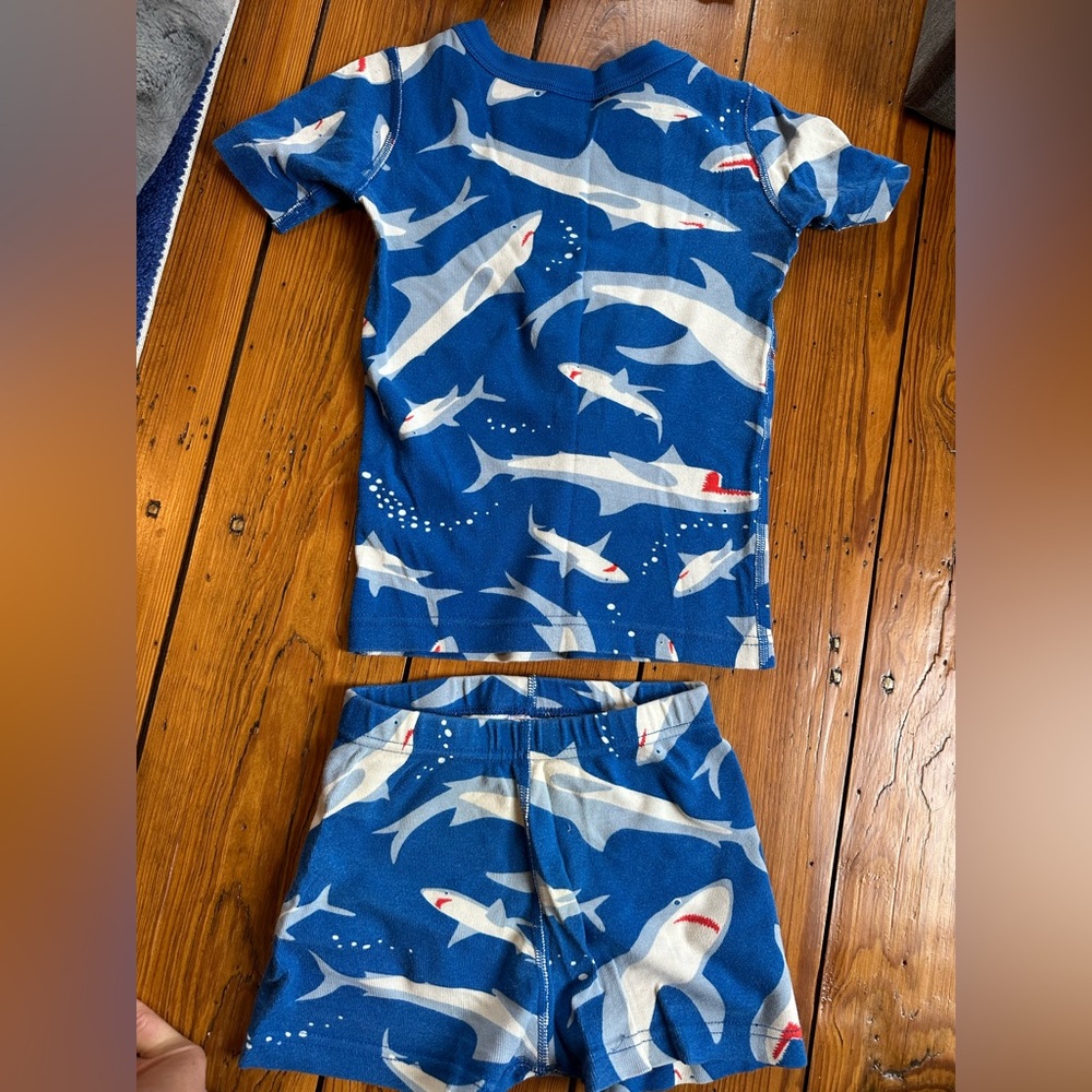 Hanna Andersson shark short sleeve pajamas 110 / US 5